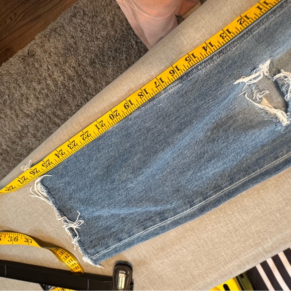 Frank & Eileen Light Blue Distressed, Straight Leg Crop Monaghan Jeans, Size 28 - Picture 4 of 8